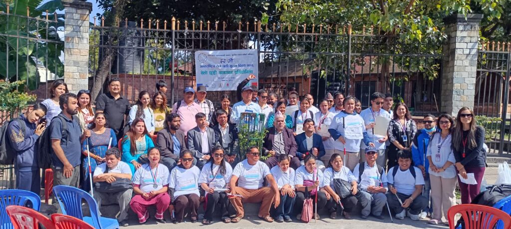 Group image of participants, guests, organizers, and volunteers of the walkathon competition.